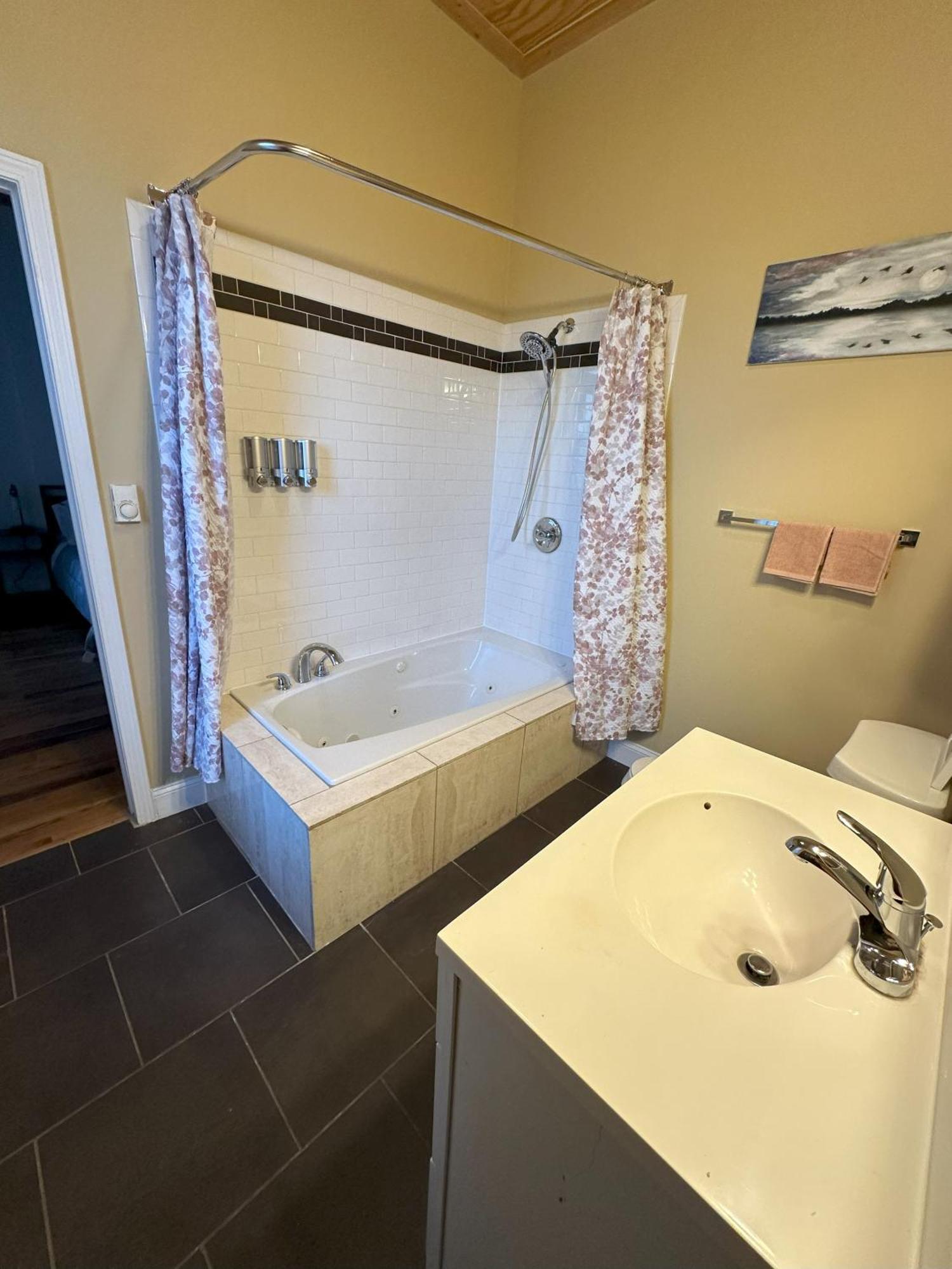 Apartamento Quiet, Gated Oasis Near Downtown Lexington Exterior foto